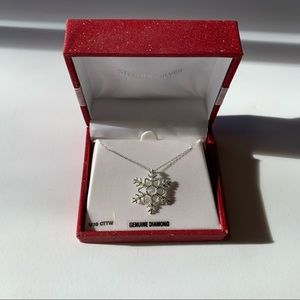 NWT Diamond Snowflake Necklace Sterling Sliver 1/10 CTTW Diamond
